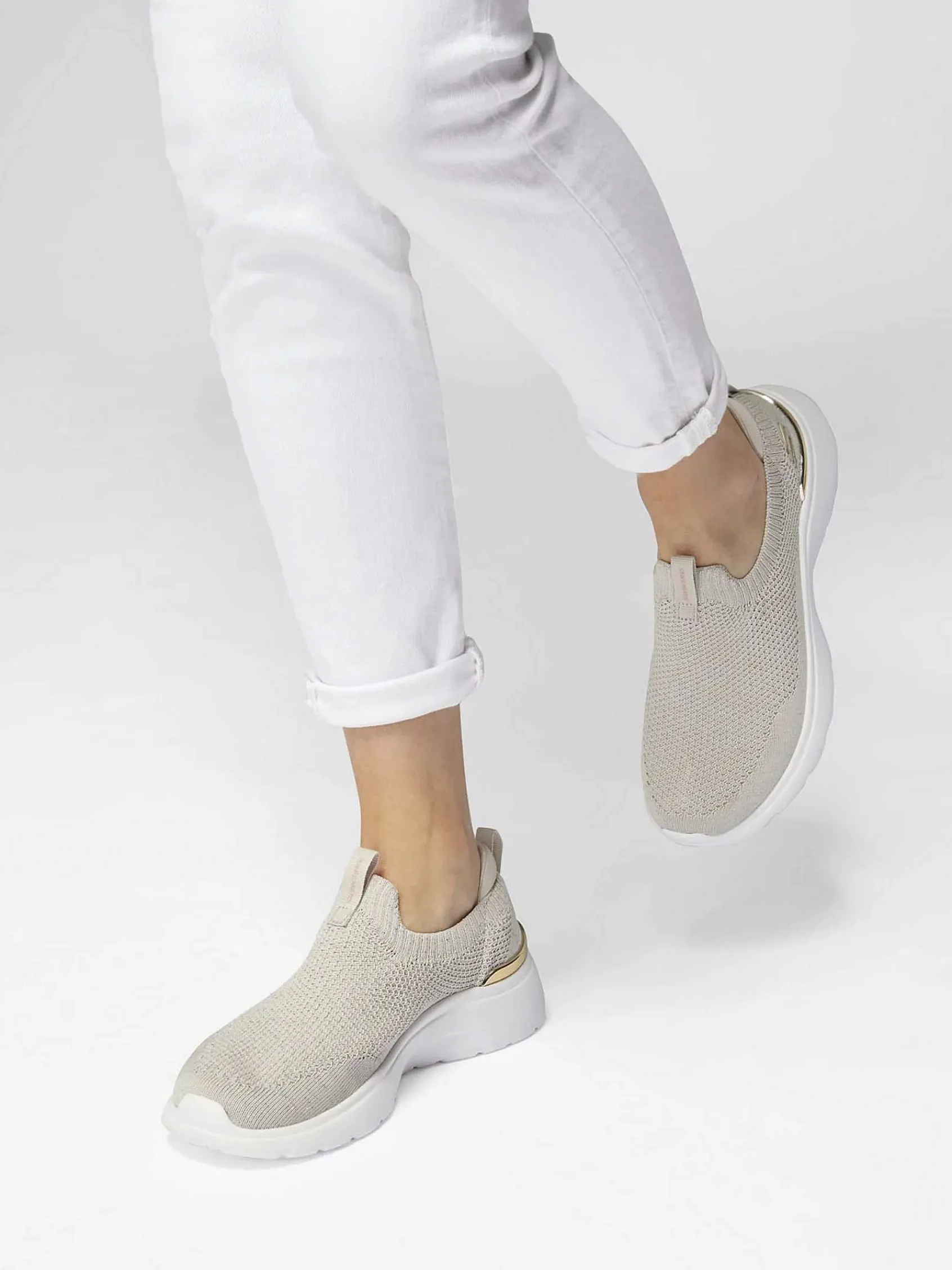 Instappers|Skechers Beige Roseate - Symptomatic