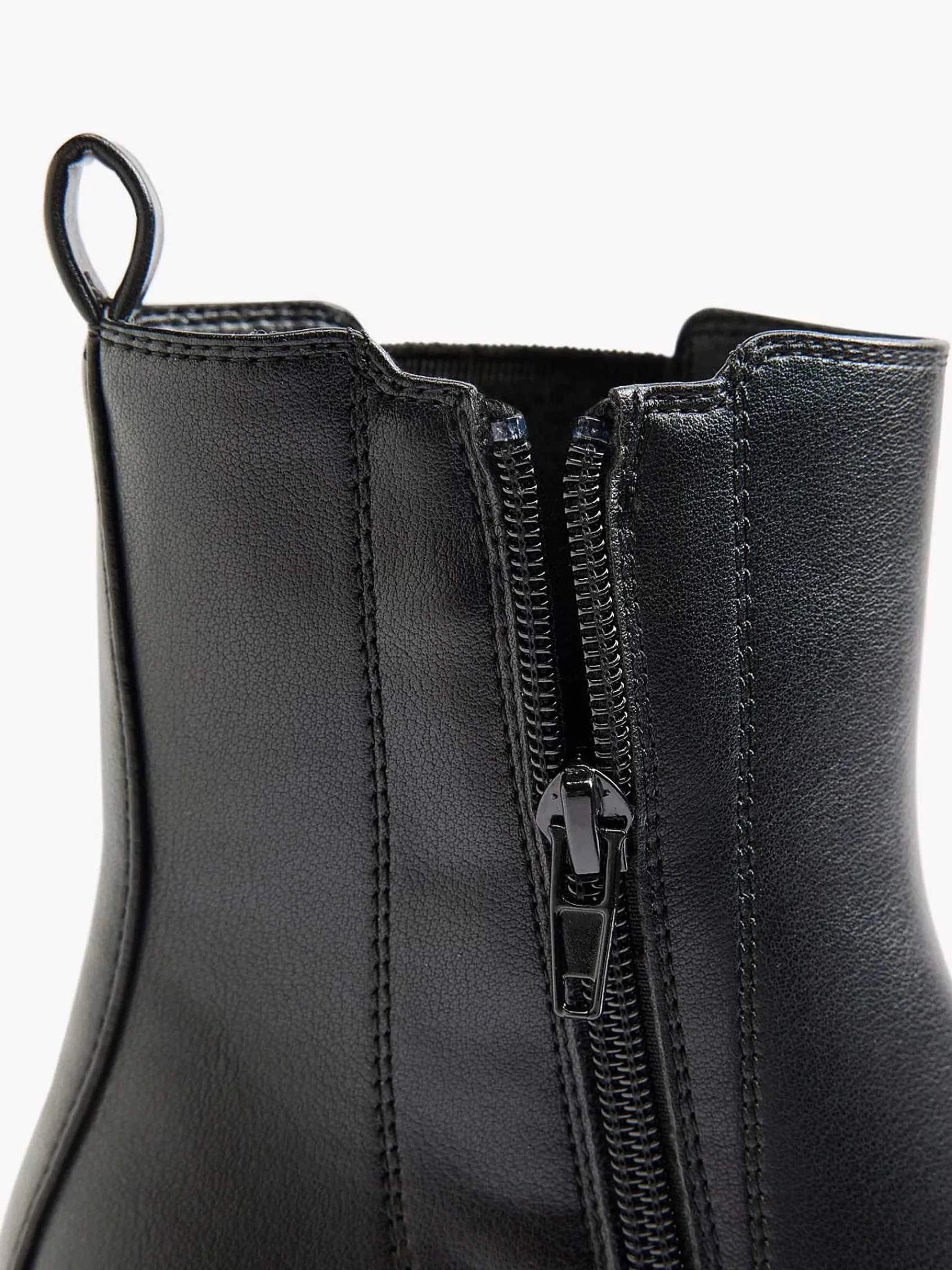 Enkellaarzen & Boots|Graceland Zwarte Chelsea Boot Hak